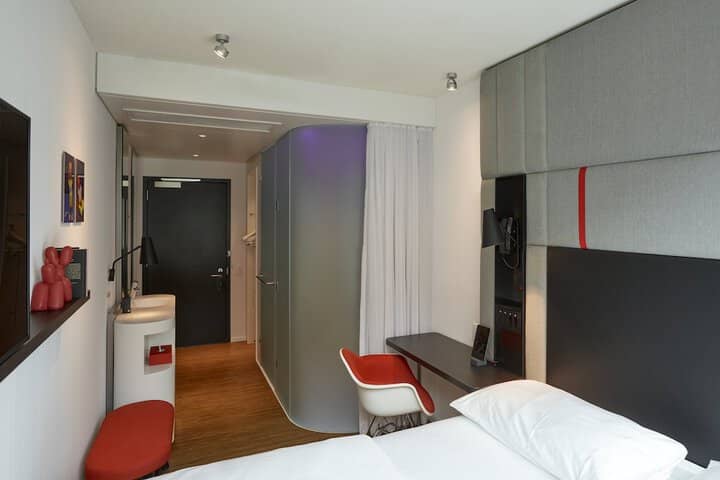 Room 3 of 51